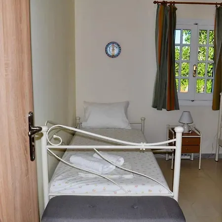 Holiday home Ibiskos *